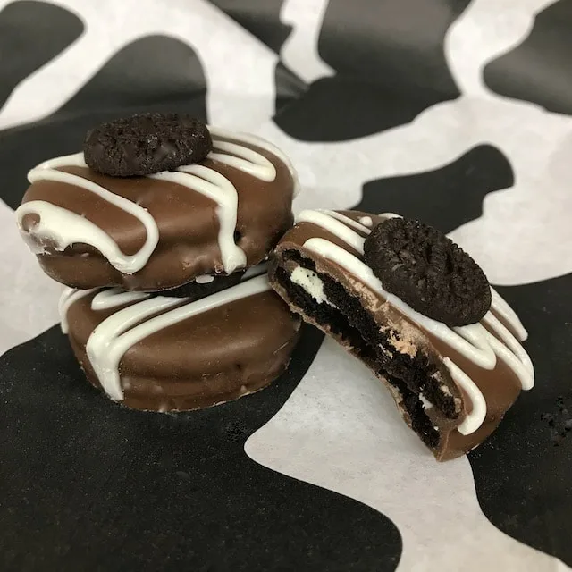 Chocolate Double-Cream Dipped Oreos©